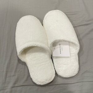 Brand new parachute home fuzzy slippers